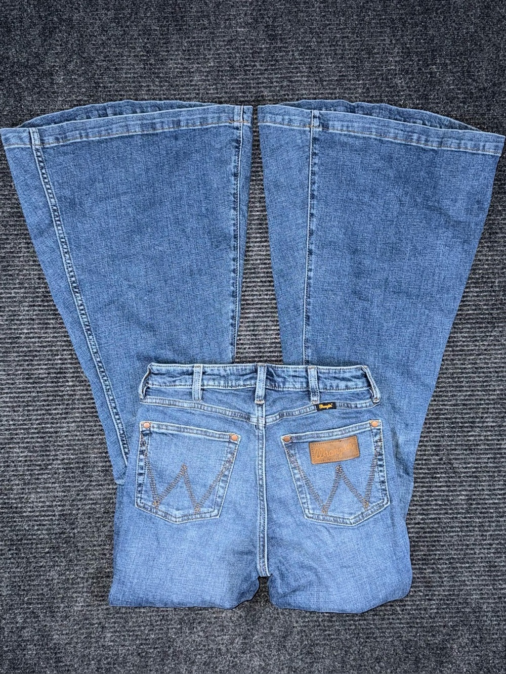 Wrangler Retro High Rise Trumpet Super Flare Bell Bottom Jean 27x36 Western Boho